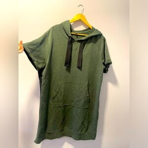 SUPER comfy forest green long short sleeve sweater
